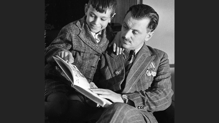 Писатель Сергей Михалков с&nbsp;сыном Андреем, 1946&nbsp;год