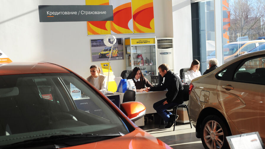 Продажи автомобилей в России упали на 75% в июле