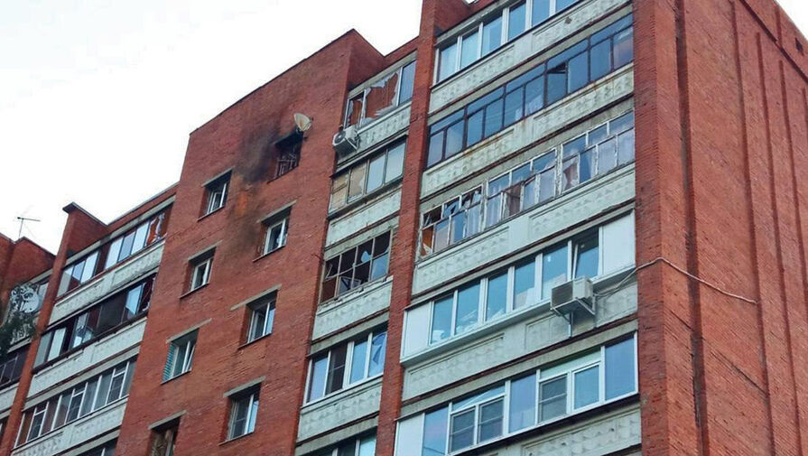 В Курске беспилотник врезался в многоквартирный дом