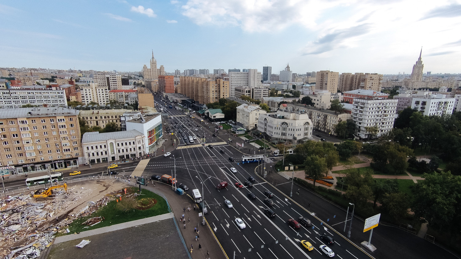 Снос торговых павильонов, признанных объектами самовольного строительства, у станции метро «Улица 1905 года»