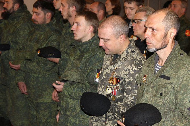 На церемонии прощания с командиром ополчения ДНР Арсеном Павловым («Моторола»)