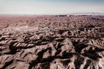<b>Месторождение Бадра.</b> Нет, это не новые снимки Curiosity с поверхности Марса, а уникальный рельеф месторождения Бадра. Это важнейший проект расширения экономического сотрудничества России и Республики Ирак, оператором которого является компания «Газпром нефть».
