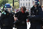 Во время акции против произвола полиции в Лондоне, 13 июня 2020 года