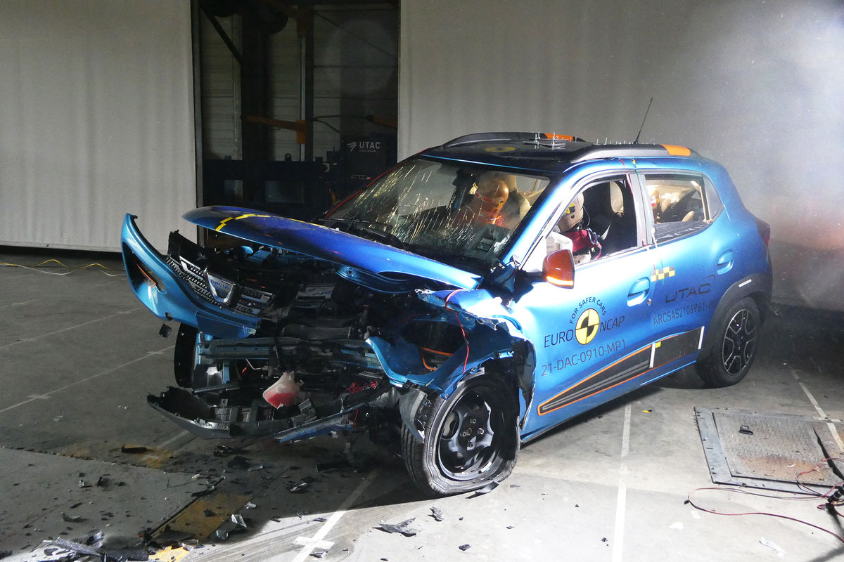 Последствия краш-теста электрического Renault Dacia