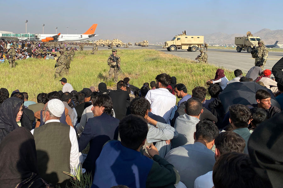 Афганцы находятся за&nbsp;оцеплением и ждут возможность покинуть страну
