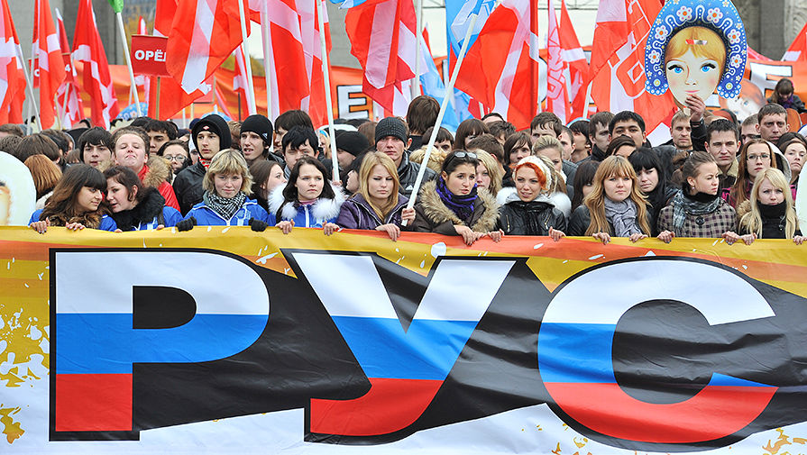 Участники организованной движением «Наши» акции «Русский марш» на территории ВВЦ, 4 ноября 2011 года