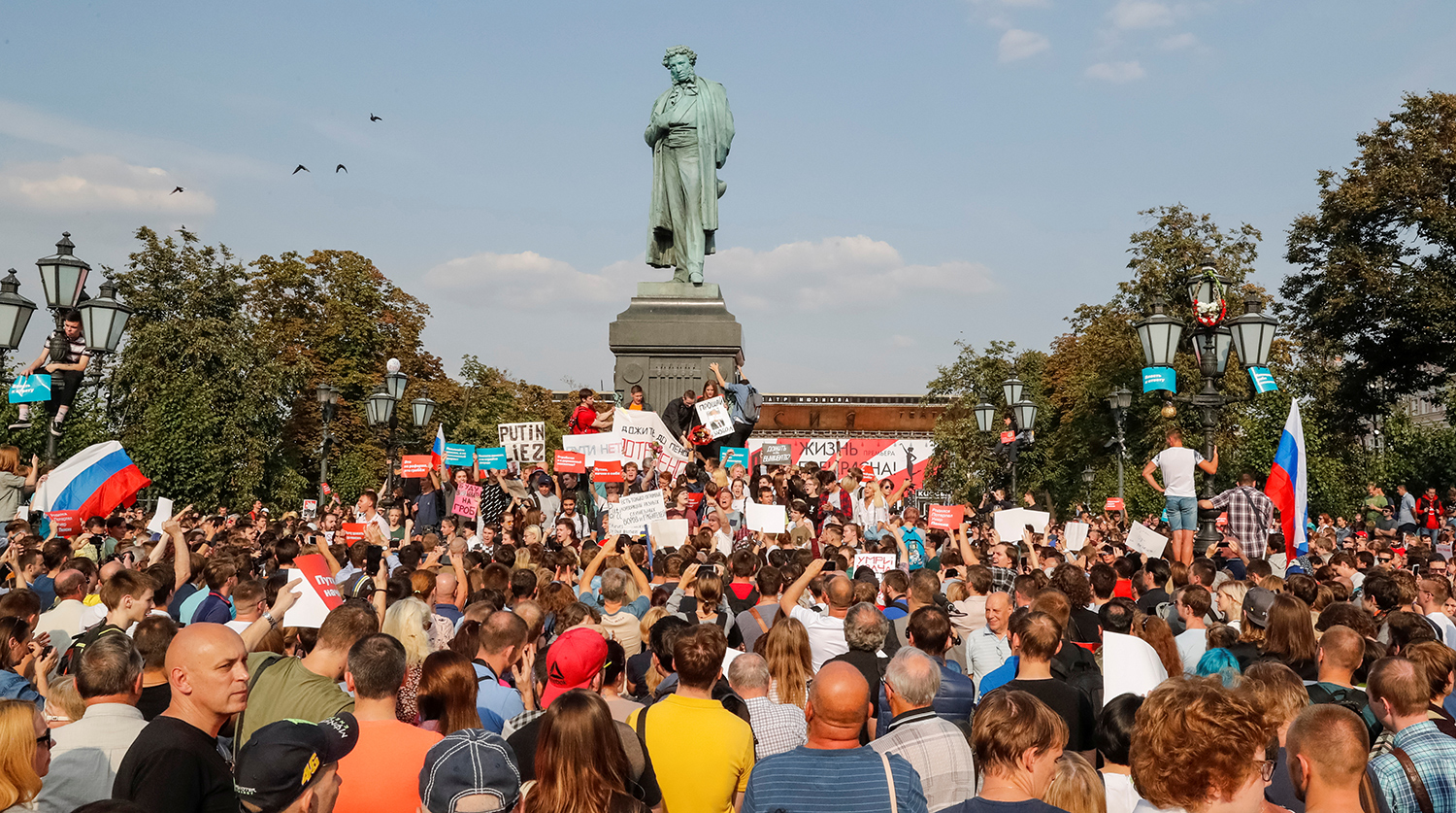 Участники несанкционированной акции в Москве против изменения пенсионного законодательства, Москва, 9 сентября 2018 года