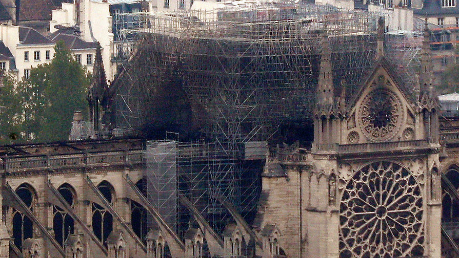 Собор Нотр-Дам-де-Пари в Париже после пожара, 16 апреля 2019 года