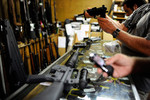 Владельцы оружейных магазинов отмечают, что обсуждение поправок в законы только подстегнуло покупателей, которые бросились покупать стволы.