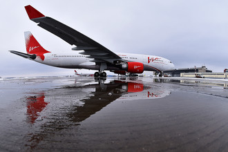 Самолет Airbus A330-200 авиакомпании «Вим-Авиа» во время церемонии ввода в строй в аэропорту Домодедово, февраль 2017 года