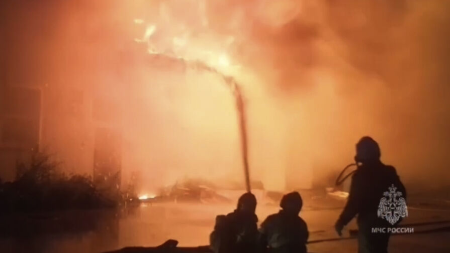 В Волгоградской области сообщили об осложнении тушения пожара близ порта