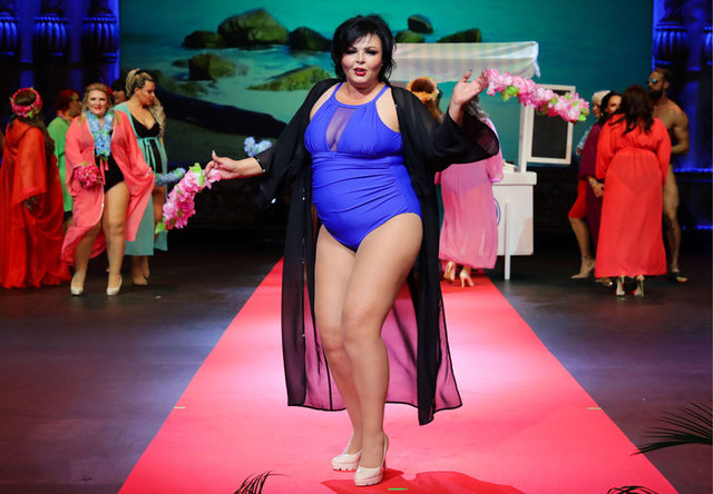 Участница международного конкурса красоты Plus Size Miss Melon Rich XXL в театре Русская песня, 11 июля 2019 года