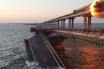 Цистерны с топливом горят на Крымском мосту, 8 октября 2022 года

