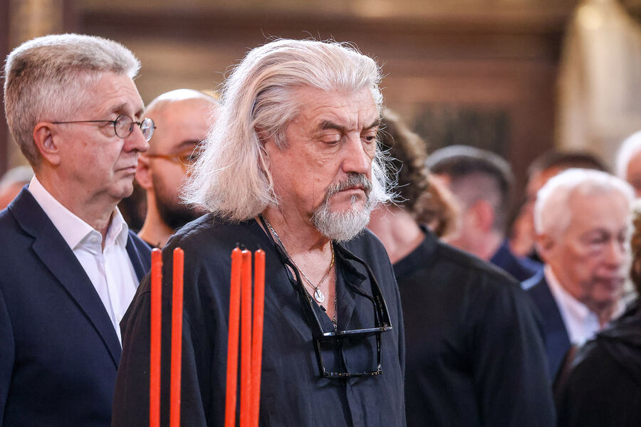 Член РАХ, художник Александр Пономарев на&nbsp;церемонии прощания со скульптором в&nbsp;храме Христа Спасителя в&nbsp;Москве, 23&nbsp;апреля 2025&nbsp;года