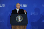 Президент РФ Владимир Путин во время пресс-конференции с президентом США Дональдом Трампом на военной базе Эльмендорф, Аляска, 16 августа 2025 года