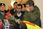 Глава ДНР Александр Захарченко (справа) на церемонии прощания с командиром ополчения ДНР Арсеном Павловым