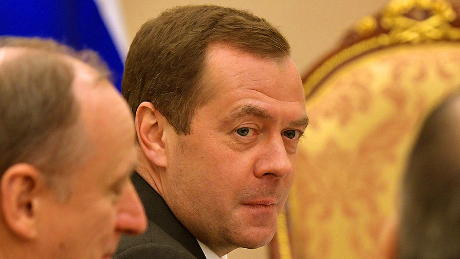 Дмитрий Медведев на&nbsp;оперативном совещании с&nbsp;постоянными членами Совета безопасности России, 24 марта