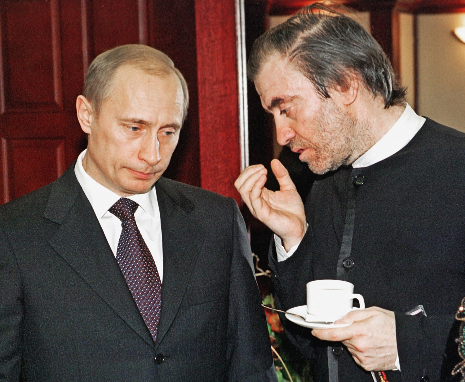 309700 26.12.2002 Президент России Владимир Путин и Валерий Гергиев на презентации Московского международного Дома музыки (ММДМ), 2002 год