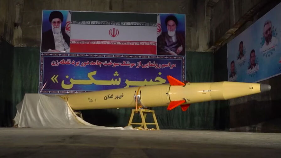 Иран показал две новые баллистические ракеты собственной разработки