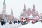 Уборка снега на Красной площади, Москва, 18 декабря 2022 года