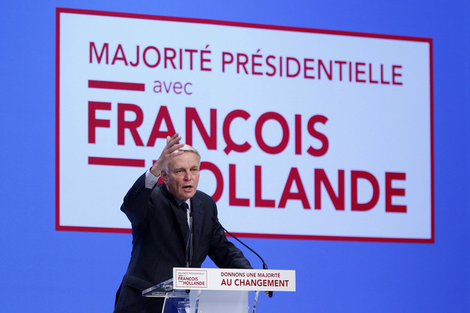 Социалисты во Франции выиграли выборы, Жан-Марк Эйро выступает перед сторонниками