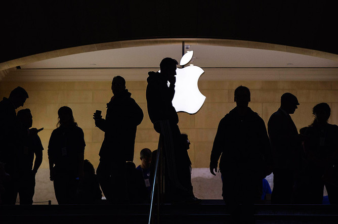 Самыми быстрыми темпами наличность наращивает Apple