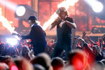 Группа AC/DC выступает на 57-й церемонии вручения «Грэмми»