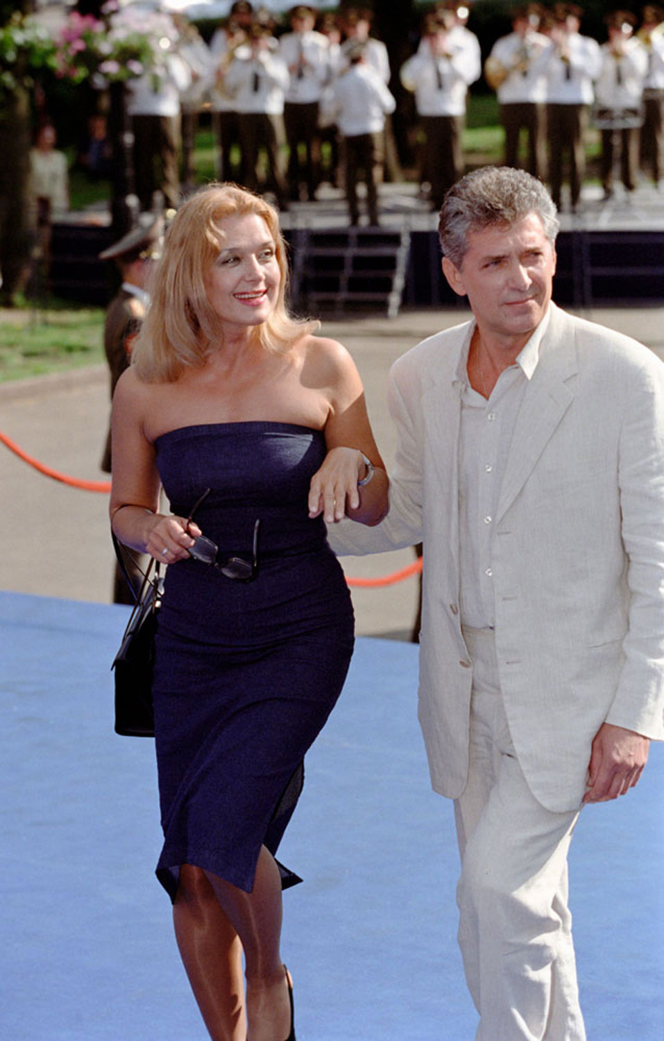 С 1995-го Ирина Алферова состоит в браке с актером Сергеем Мартыновым. Они познакомились на съемках фильма «Звезда шерифа». На фото: супруги на ХХIII Московском международном кинофестивале, 2001 год