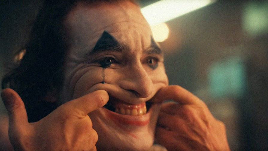 Актер Хоакин Феникс в роли Джокера. Кадр из фильма «Джокер» (2019)
