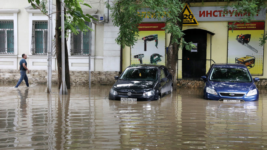 Подтопленные машины: смогут ли жители Крыма получить компенсацию