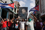 Проправительственные демонстранты действительно вышли на марш в Гаване под кубинским флагом с лозунгами «эти улицы принадлежат Фиделю»