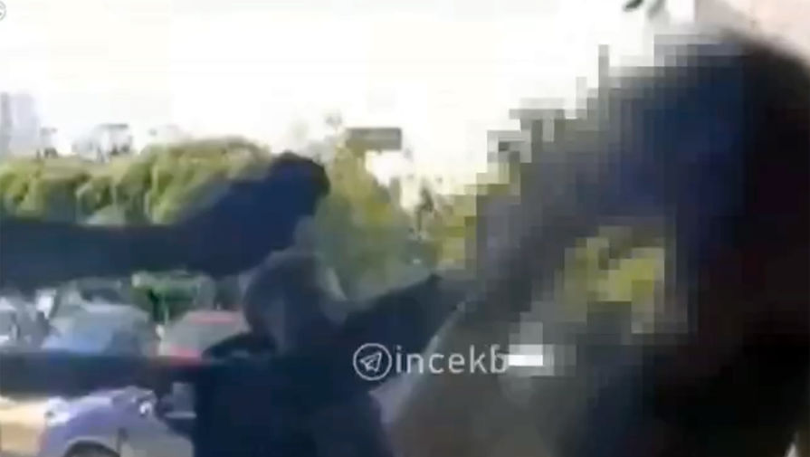 В Екатеринбурге четверо мужчин напали с ножом на школьника