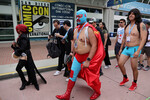 Посетители на фестивале Comic-Con в Сан-Диего