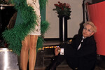 Артисты Анжелика Варум и Борис Моисеев в ночном клубе «Карусель» в Москве, 1994 год