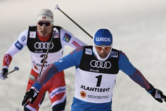 Сергей Устюгов обходит на финише норвежца Крога