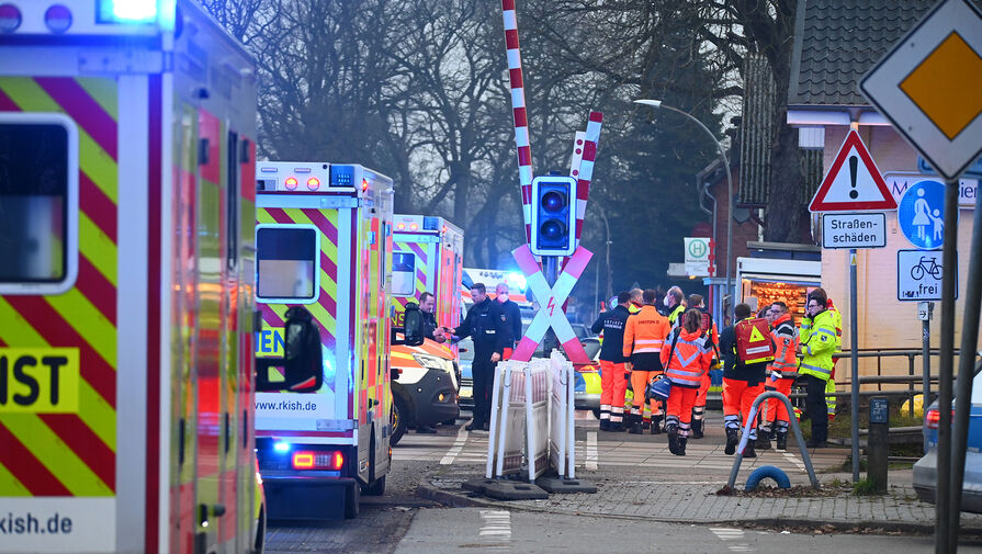 В пригородном поезде до Гамбурга неизвестный напал на семерых людей с ножом