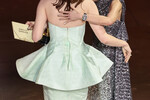 Разошедшееся платье актрисы Эммы Стоун на 96-й церемонии вручения кинопремии «Оскар» в Лос-Анджелесе, 10 марта 2024 года