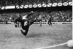Лев Яшин во время матча Чемпионата мира по футболу между СССР и Италией в Сандерленде, 1966 год