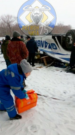 На месте ДТП с автобусом, упавшим в реку с моста на 60-м км автодороги Могойтуй - Сретенск - Олочи, 1 декабря 2019 года