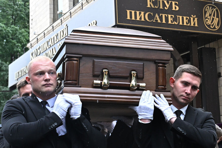 На&nbsp;церемонии прощания с&nbsp;народным артистом России, режиссером Александром Миттой в&nbsp;Центральном доме литераторов в&nbsp;Москве, 17&nbsp;июля 2025&nbsp;года