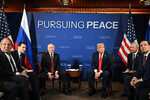 Президент РФ Владимир Путин и президент США Дональд Трамп во время переговоров в узком составе на Аляске, 15 августа 2025 года