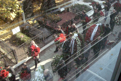 Миллион алых роз, российский триколор, тысяча скорбящих – на Ваганьковском кладбище похоронили криминального авторитета Япончика. 