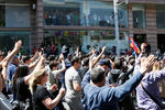 Во время шествия сторонников оппозиции в Ереване, 25 апреля 2018 года