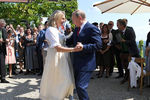 Владимир Путин на свадьбе министра иностранных дел Германии Карин Кнайсль и Вольфганда Майлингера в Гамлице, Австрия, 18 августа 2018 года