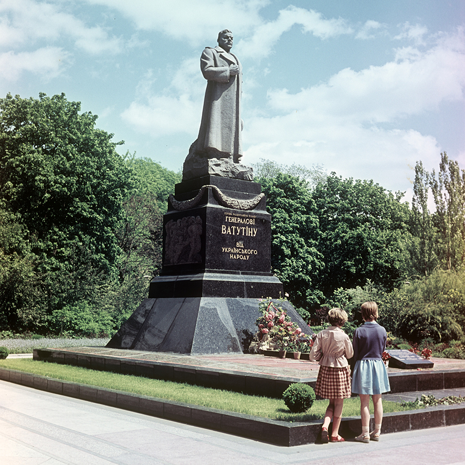 Памятник вишне во владимире фото