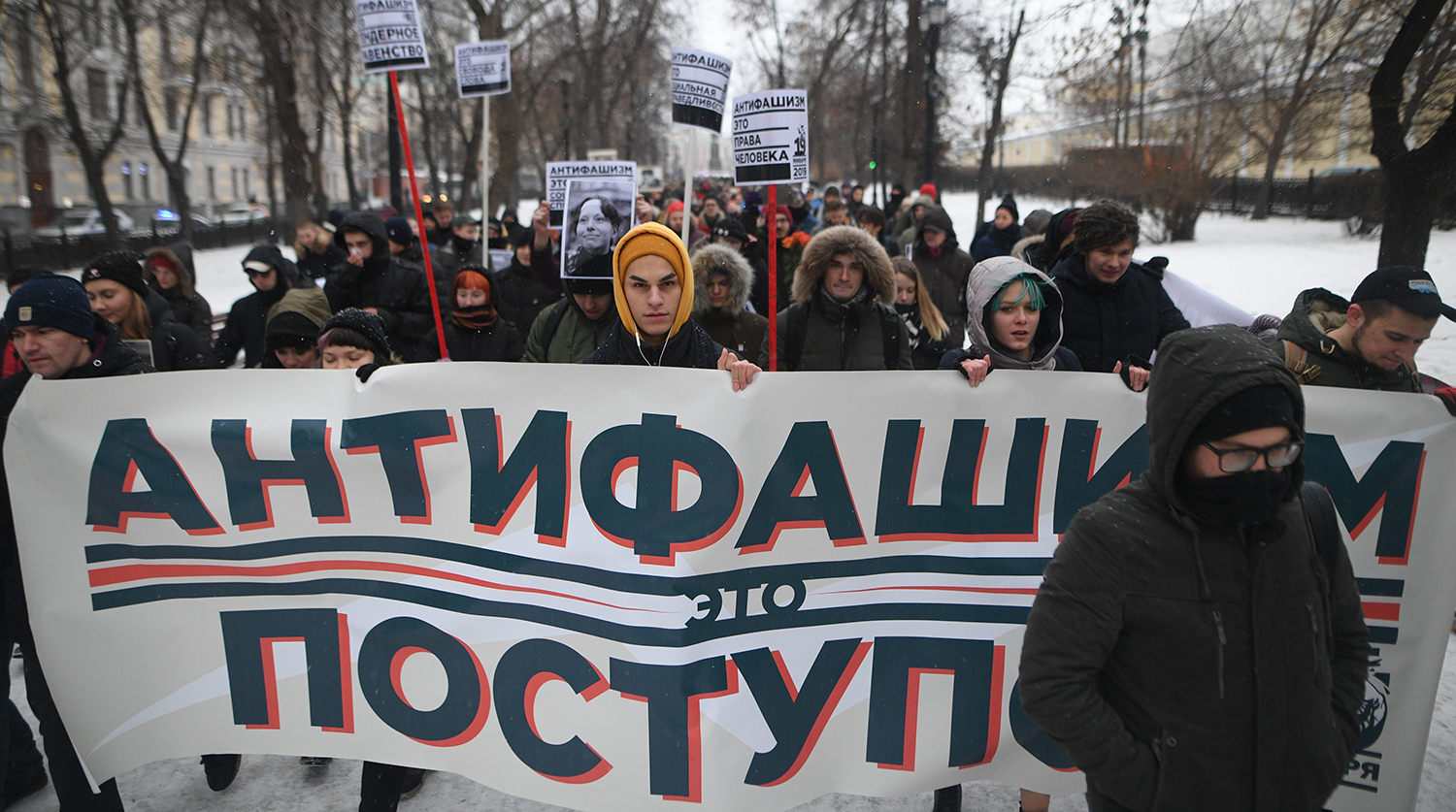 Участники шествия в память об адвокате Станиславе Маркелове и журналистке Анастасии Бабуровой. 19 января 2019 года