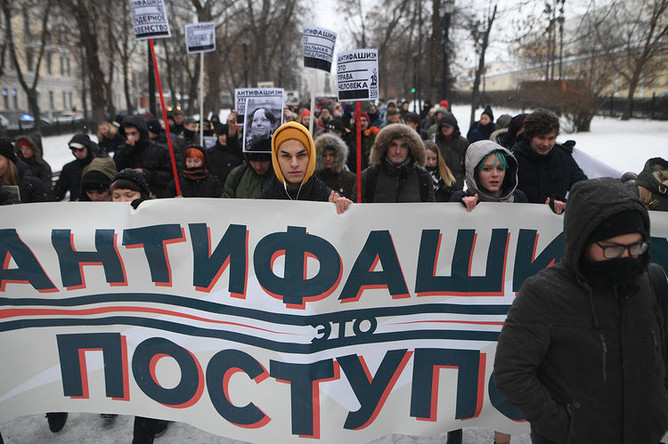 Участники шествия в память об адвокате Станиславе Маркелове и журналистке Анастасии Бабуровой. 19 января 2019 года