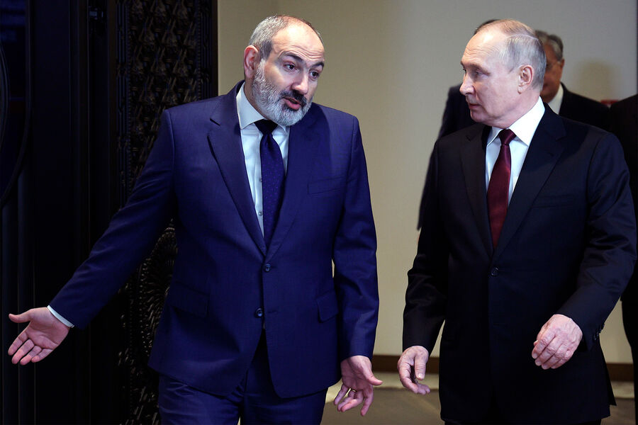 Президент РФ Владимир Путин и премьер-министр Армении Никол Пашинян, Ереван, 2022 год