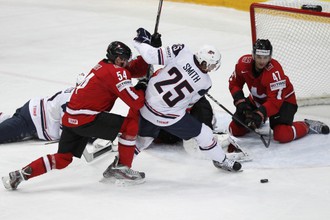 Американцы вышли на второе место в группе А