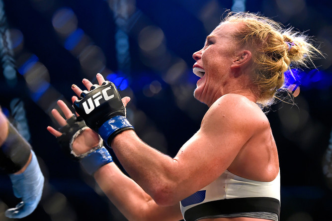 Чемпионка турнира UFC 193 Холи Холм